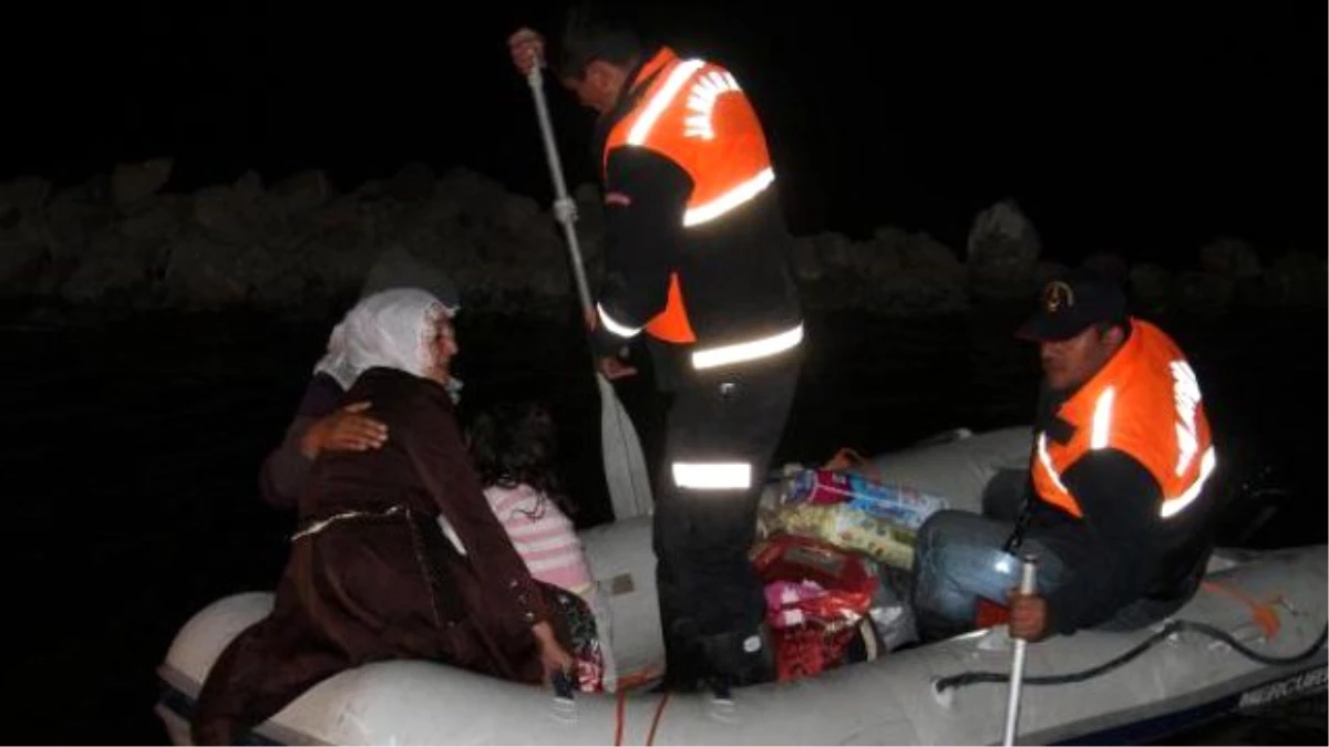 Hamile Kadın Jandarma Tarafından Botla Kurtarıldı