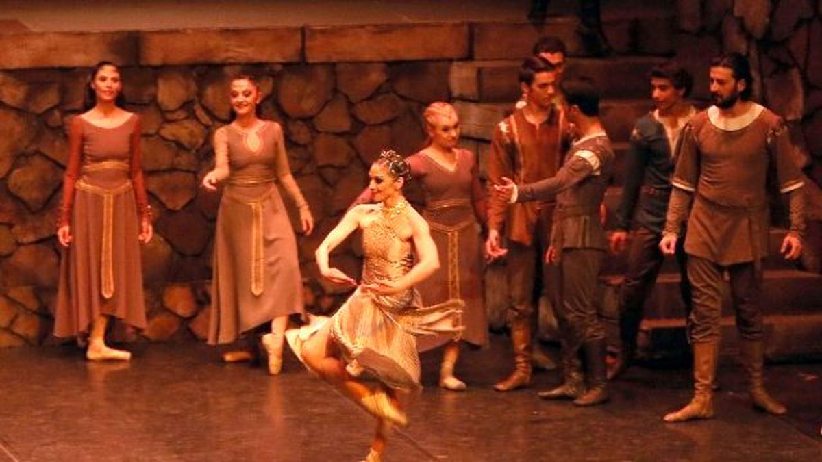 Hamlet" Balesi Büyüledi