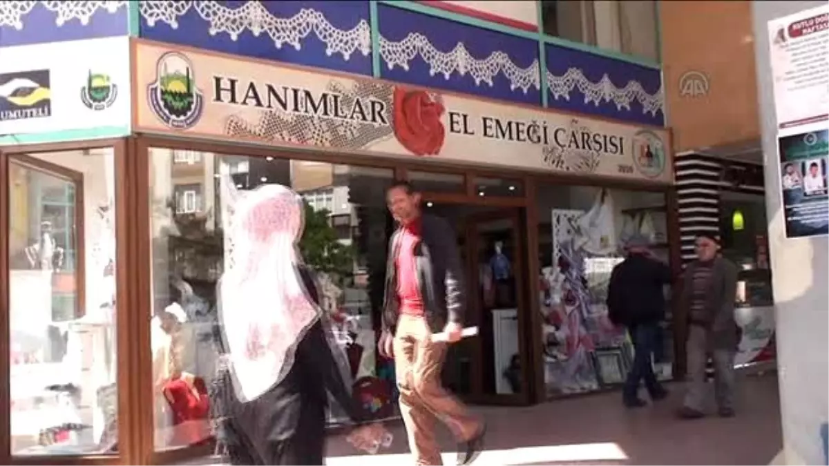 Hanımlar El Emeği Çarşısı, Yılda 140 Bin Lira Kazandı