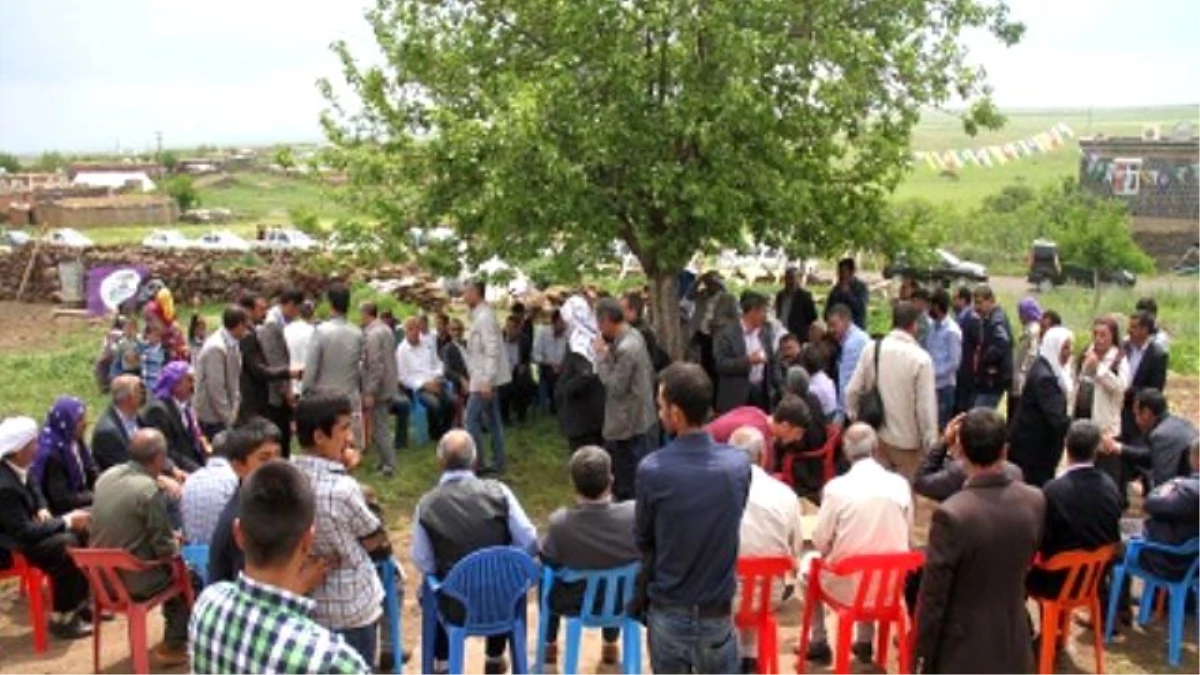 HDP\'liler Bağlar\'a Bağlı 19 Köyü Ziyaret Etti