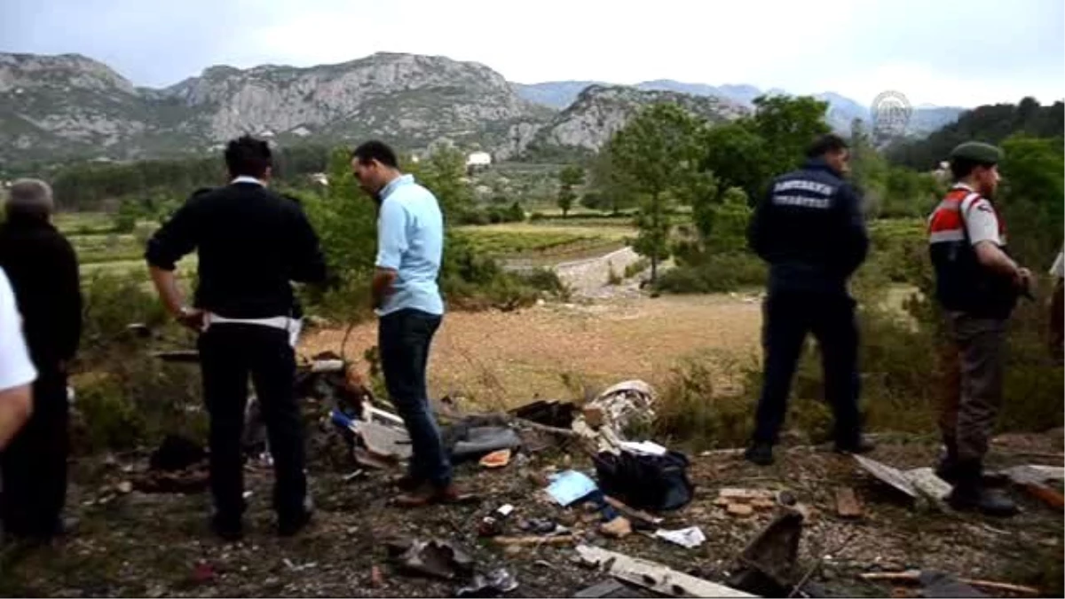 Antalya\'da Kamyon Uçuruma Devrildi: 1 Ölü