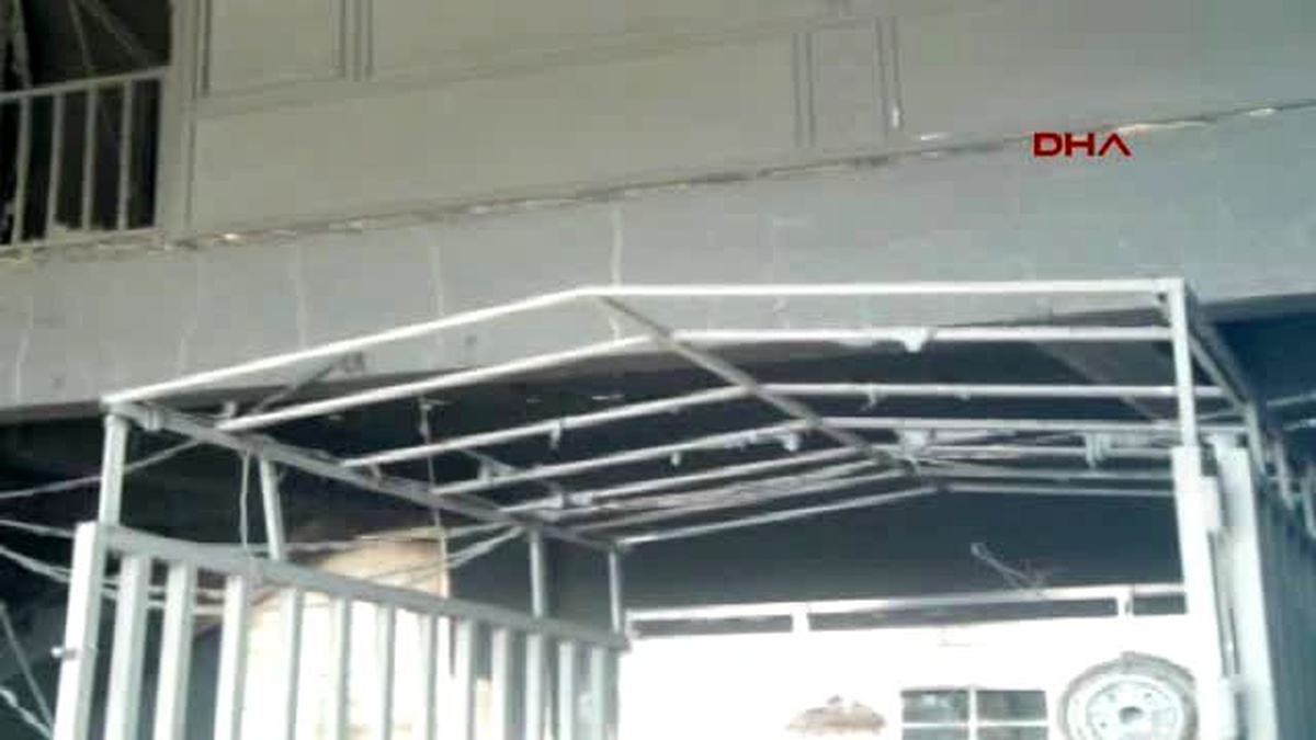 Kaportacıda Çıkan Yangında 4 Araç Yandı