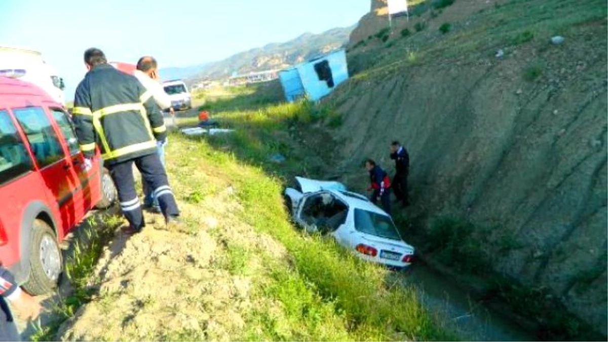 Otomobil Sulama Kanalına Uçtu: 2 Ölü, 1 Yaralı