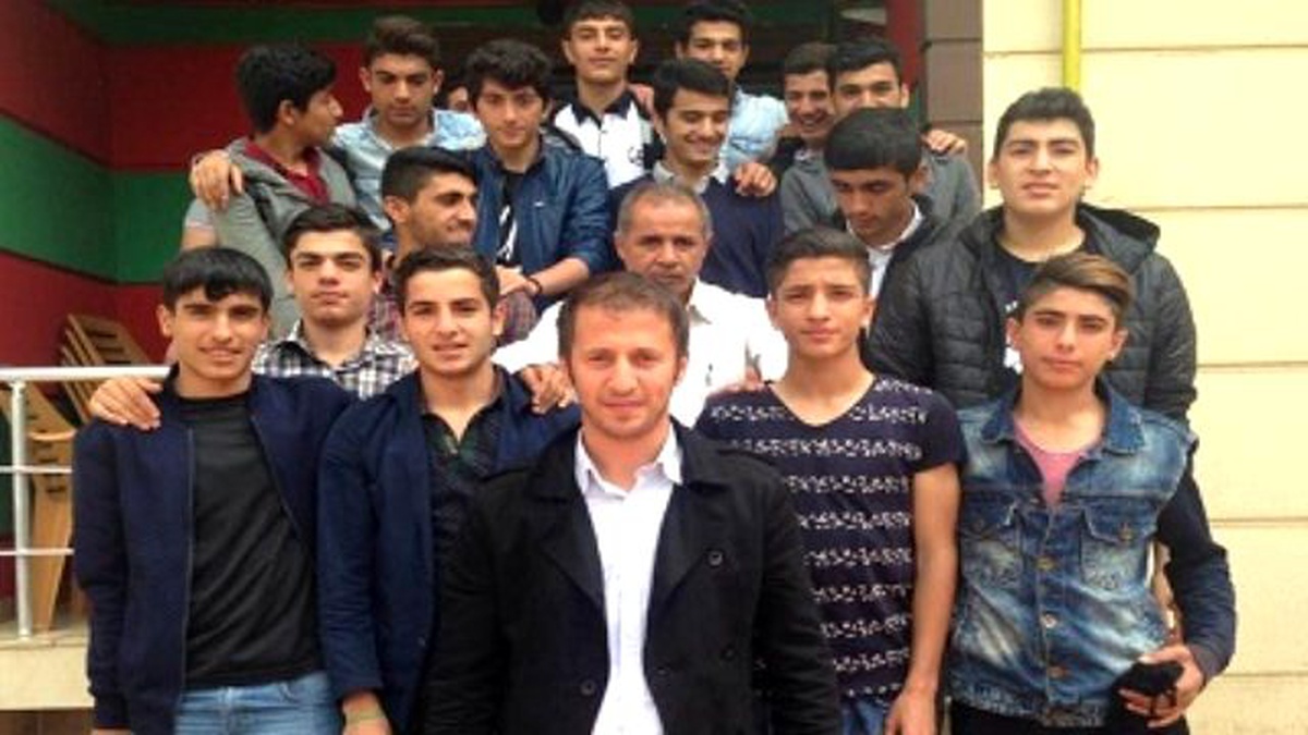 Şampiyon Gençlere Yemek Jesti