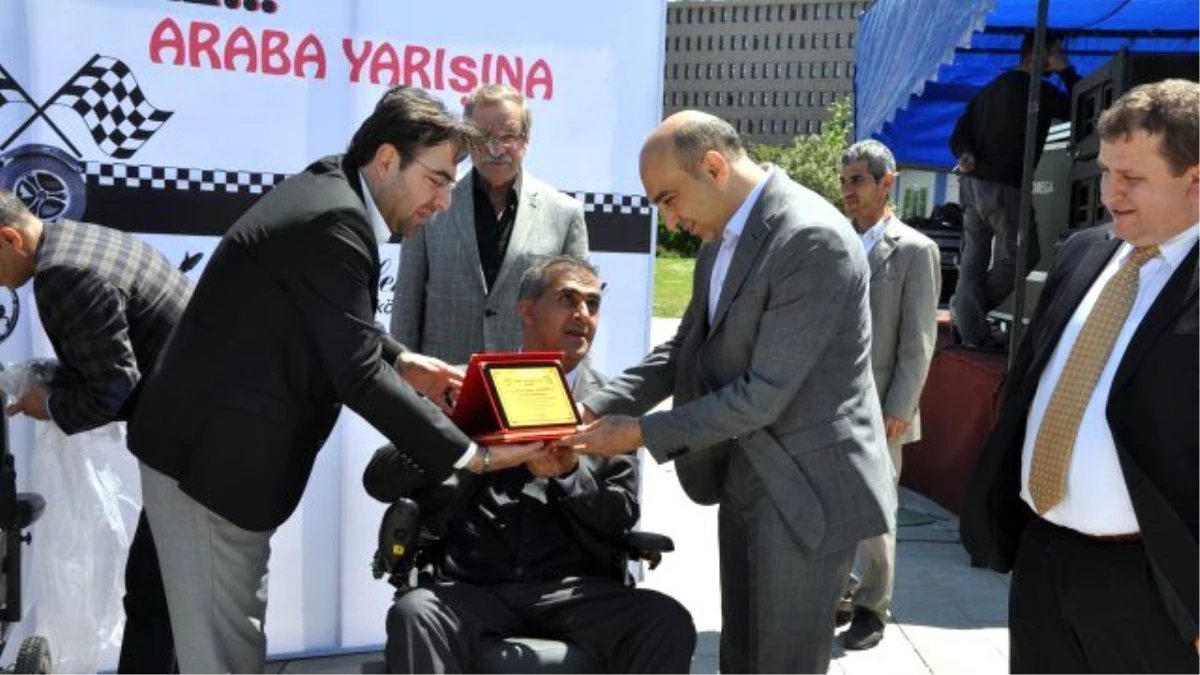 3. Engelliler Akülü Araba Yarışını Selami Yalçınkaya Kazandı