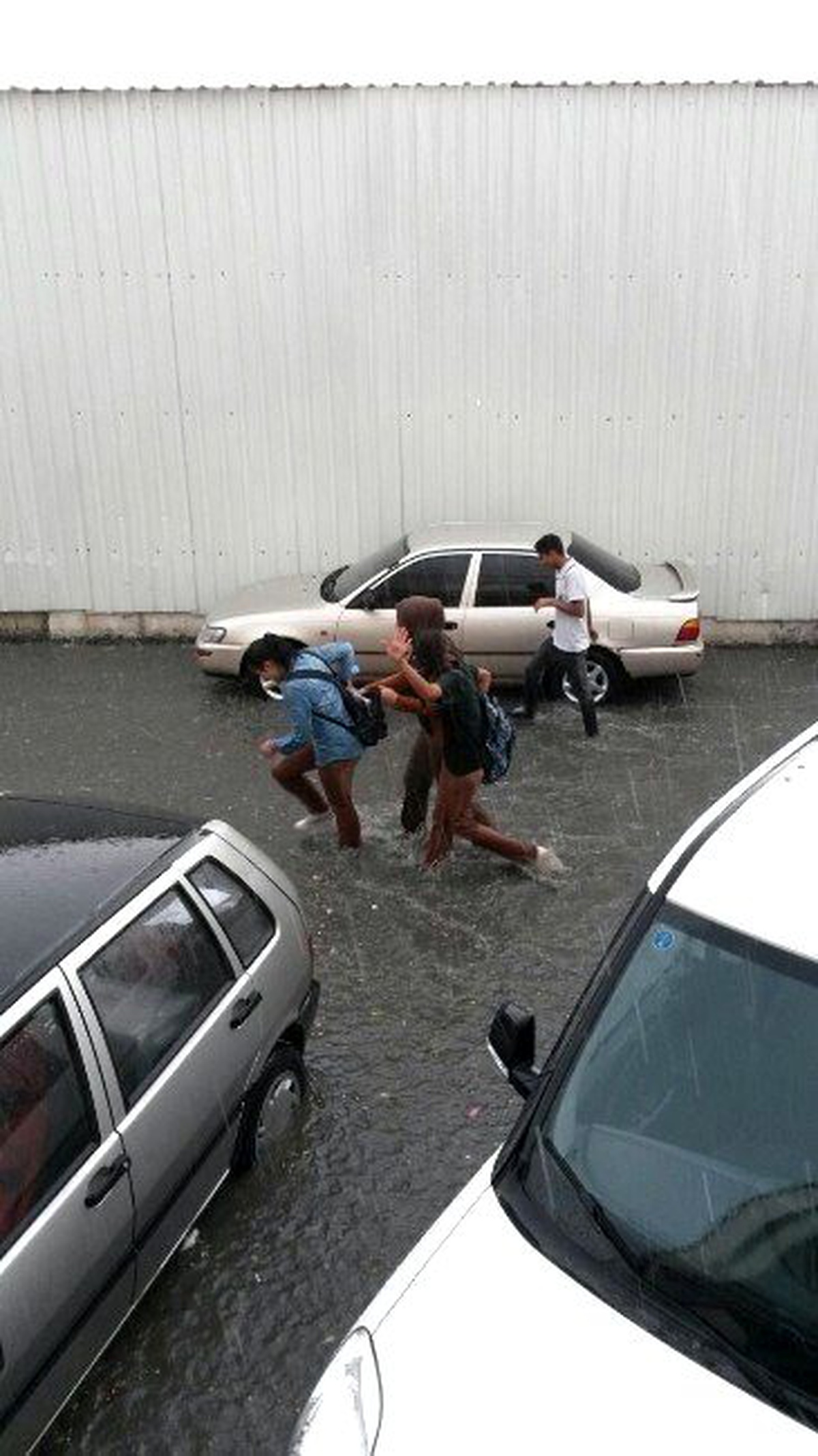 Adana\'da Fındık Büyüklüğünde Dolu Yağdı