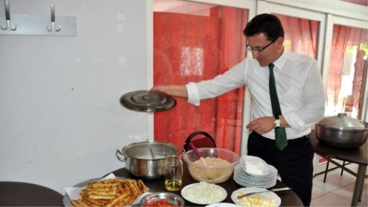 AK Parti Adayı Uslu, Finikeli Aşçı Kadınlarla Yemekte Buluştu