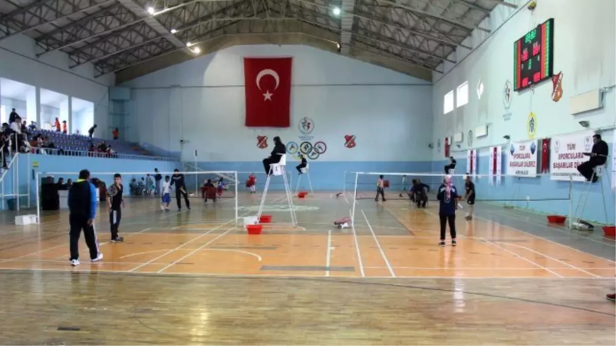 Badminton Küçükler Grup Yarışmaları Başladı