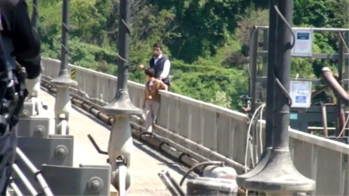 FSM Köprüsü\'nde rehine krizi, olay yerinden ilk görüntüler