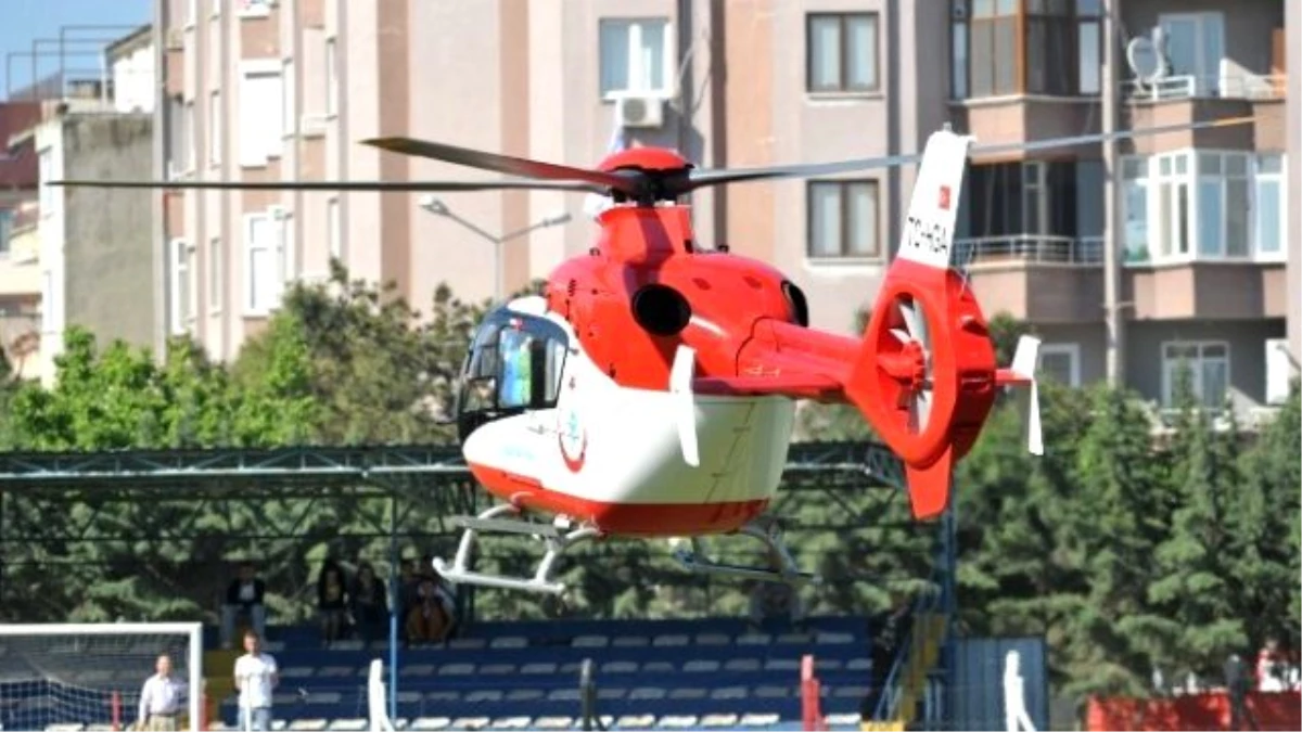 Hava Ambulansı Sahaya Girdi, İkinci Yarı Gecikmeli Başladı