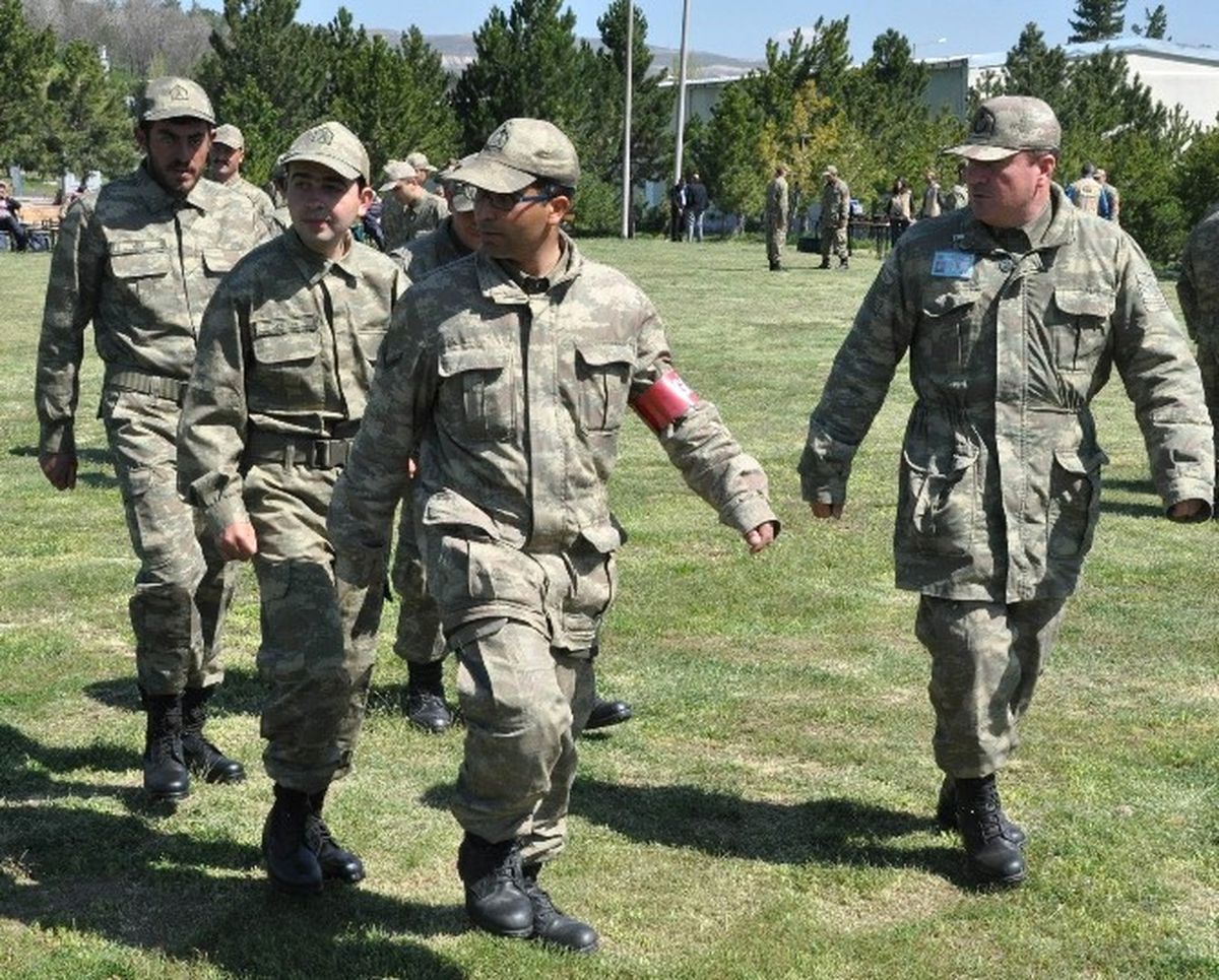 Kınalı Kuzular Bir Gün de Olsa Asker Oldu