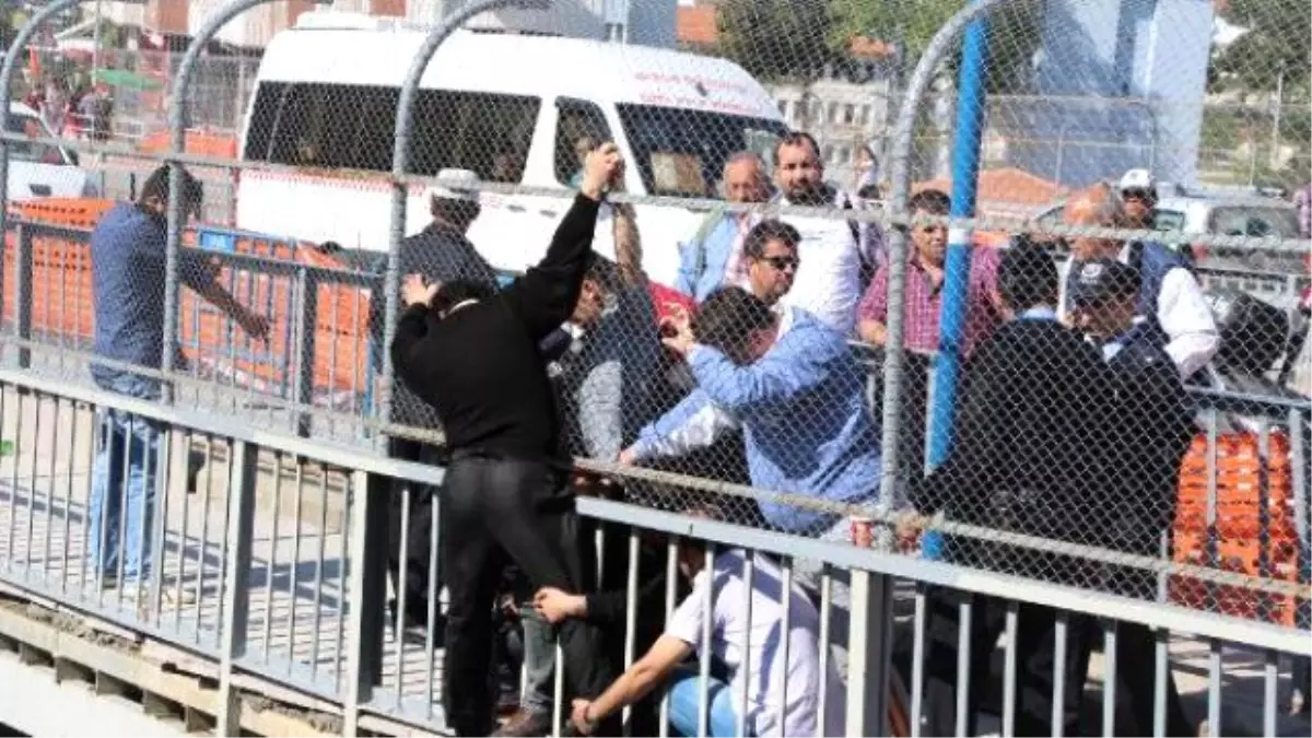 Köprüdeki İntihar Girişimini Polis Sonlandırdı