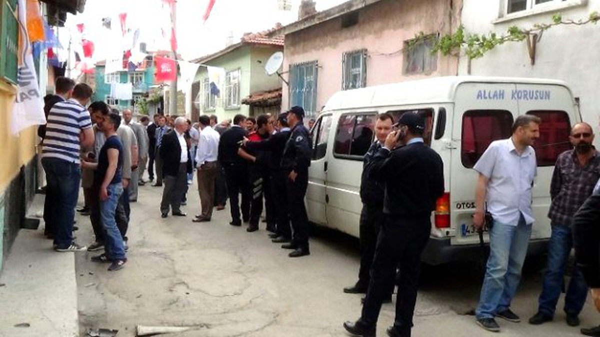Kütahya\'da \'Parti Bayrağı\' Kavgası: 1 Yaralı