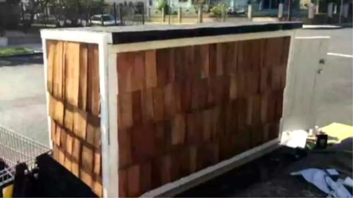 Man Builds Tiny Homes On Wheels For Los Angeles\' Homeless