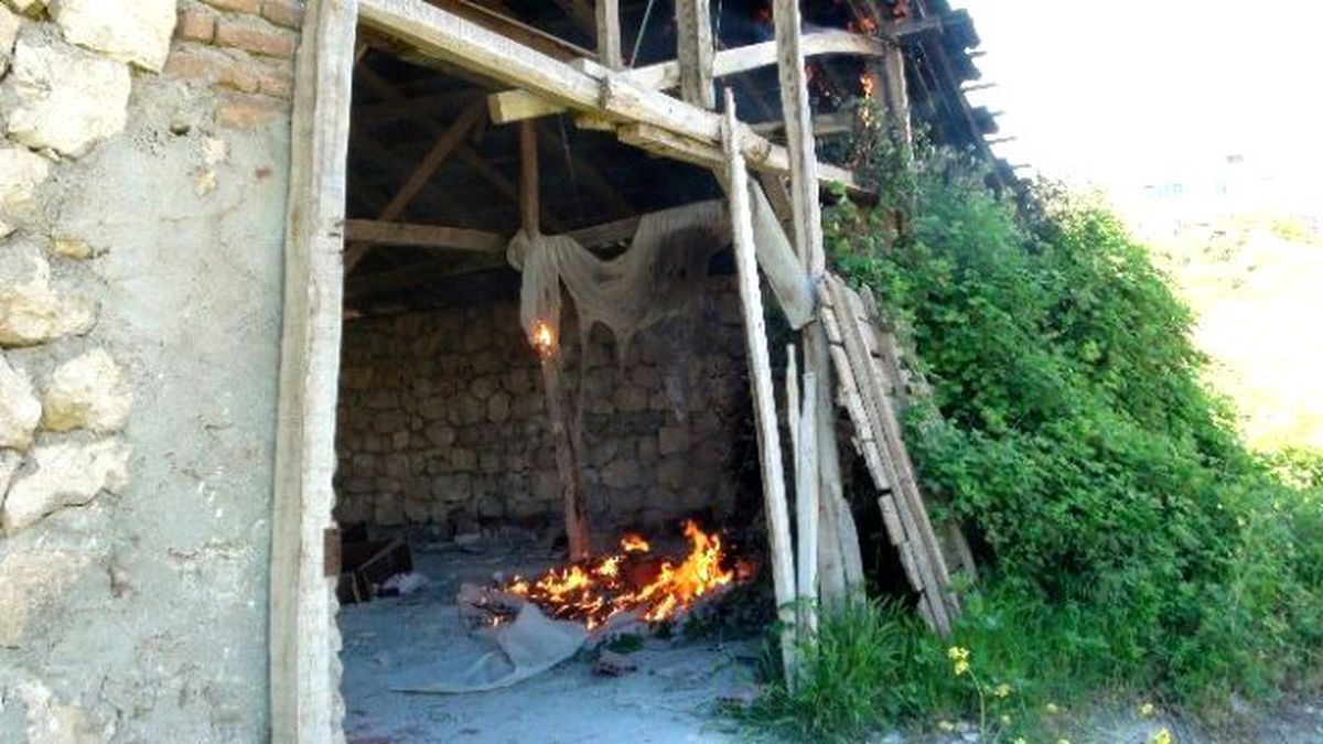 Bilecik\'te Metruk Evde Çıkan Yangın Paniğe Sebep Oldu