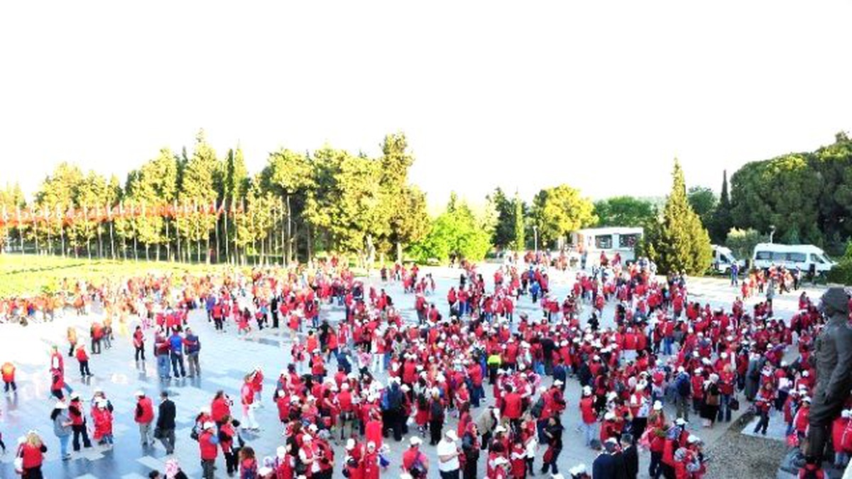 Öğrenciler Çanakkale\'de Şehitlikleri Gezdi