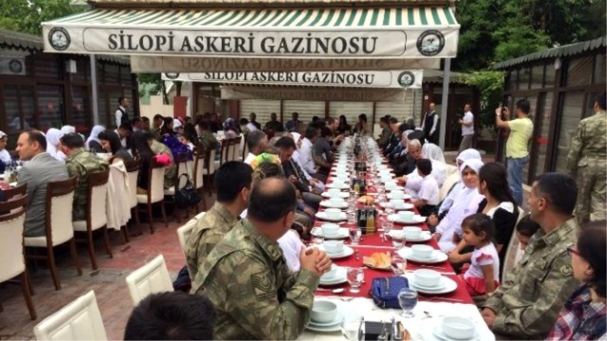 Silopi\'de Şehit ve Gazi Ailelerine Yönelik Anneler Günü Etkinliği