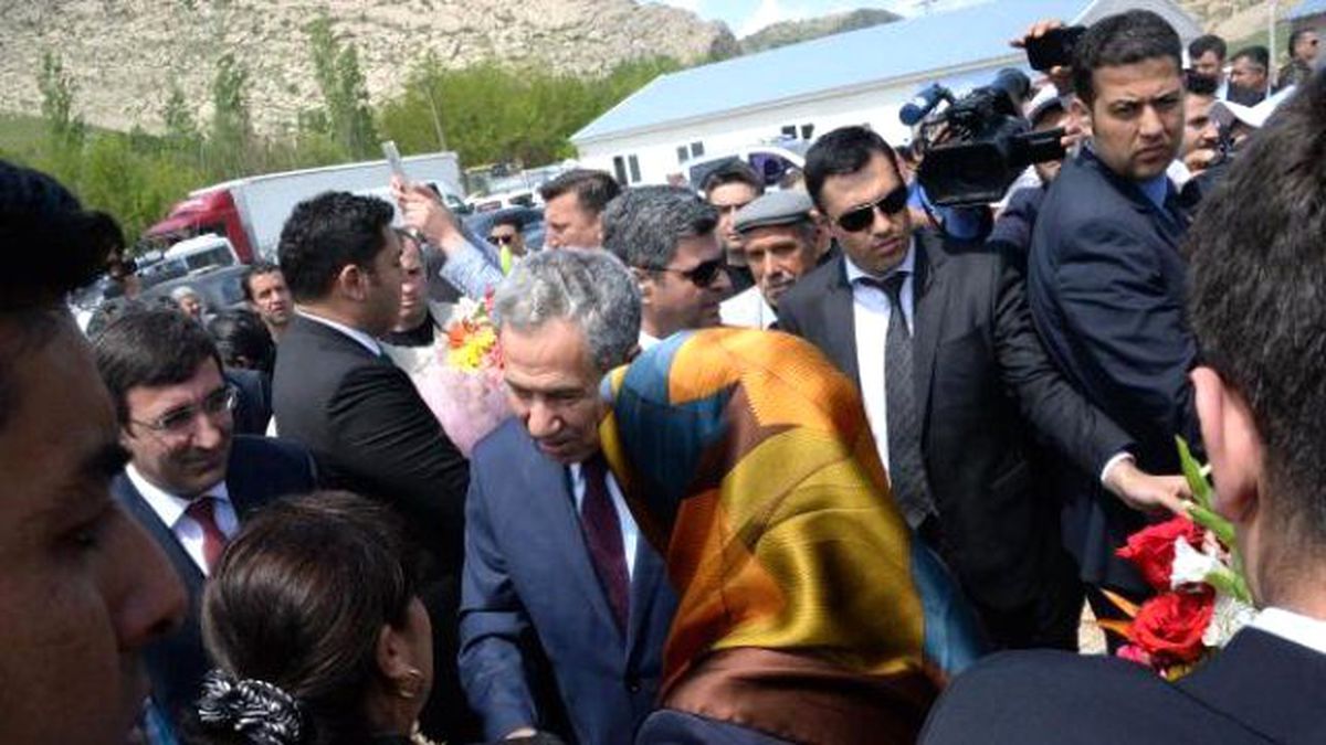 Arınç: Kürt Kardeşlerimizle Barış İçerisinde Yaşayacağız