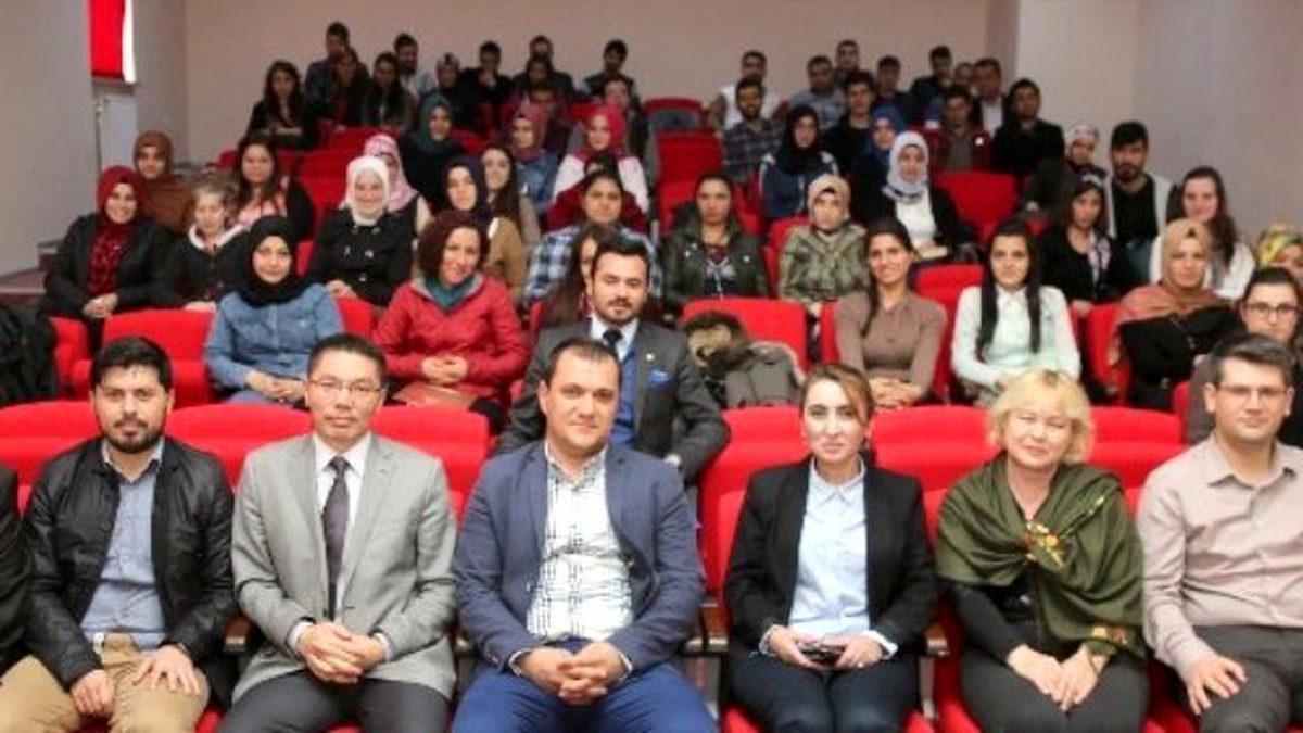 Arü\'de Ünlü Kırgız Yazar Kasımbekov Anlatıldı