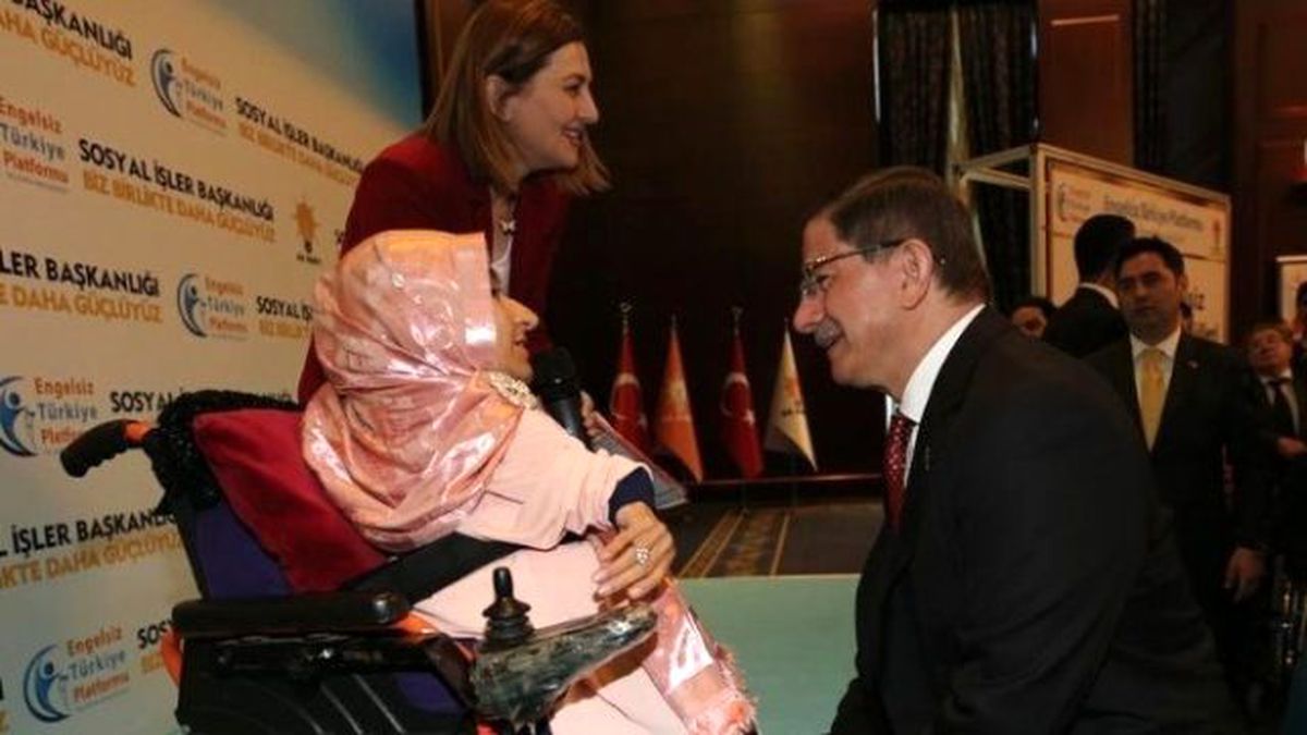 Başbakan Davutoğlu, Engelsiz Türkiye Platformu Sergi Açılışına Katıldı