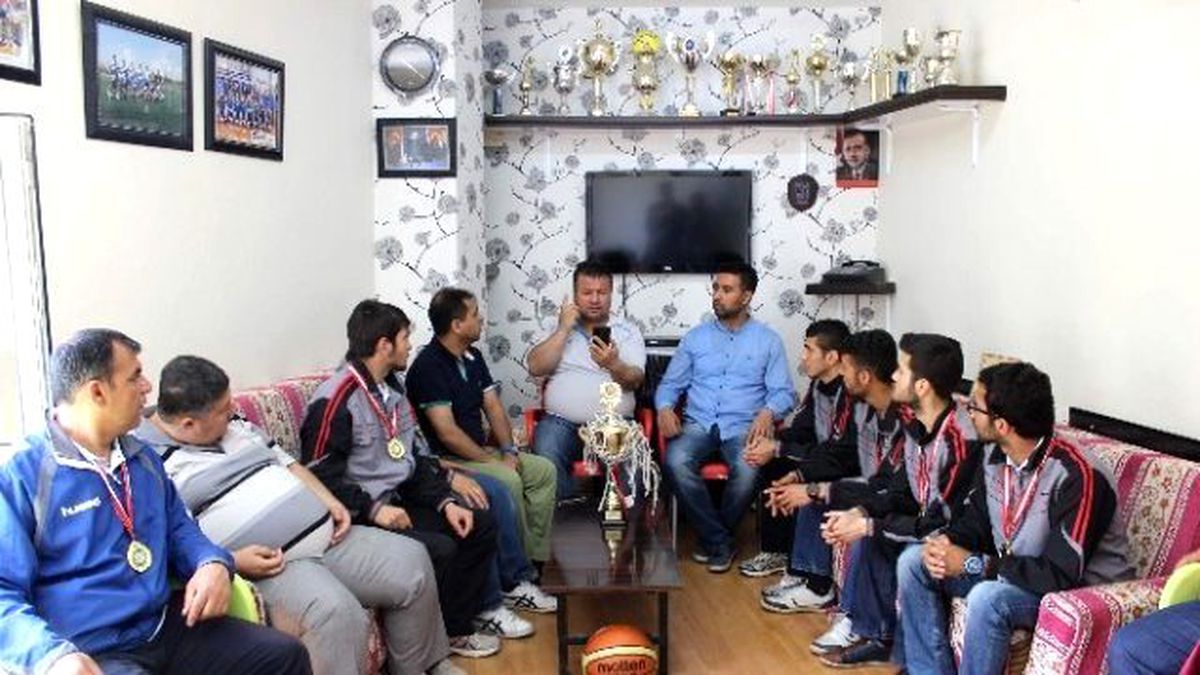Başbakan Davutoğlu, Şampiyon Engellileri Tebrik Etti