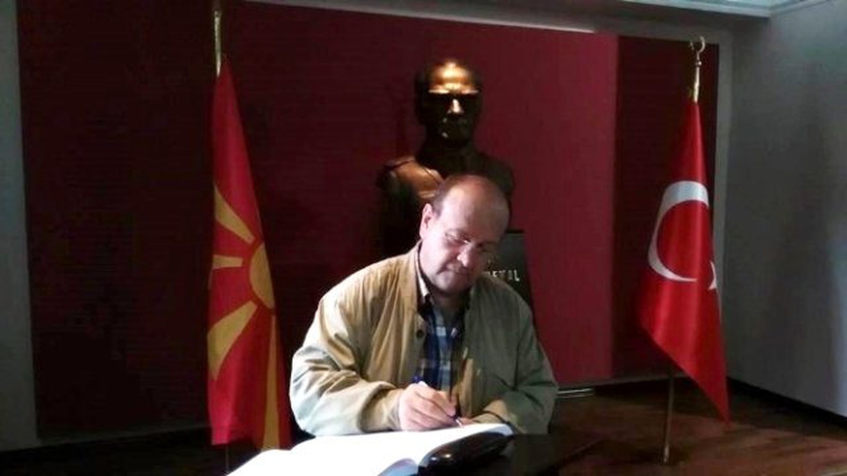 Başkan Özakcan\'dan Atatürk\'ün Eğitim Gördüğü Okula Ziyaret