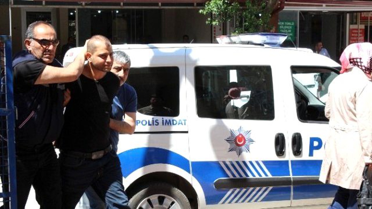 Birlikte Alkol Aldığı Arkadaşını Bağlayıp Gasp Etti