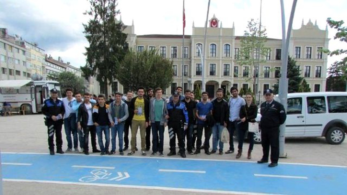 Bolu\'da Toplum Destekli Polis Vatandaşı Bilgilendirdi
