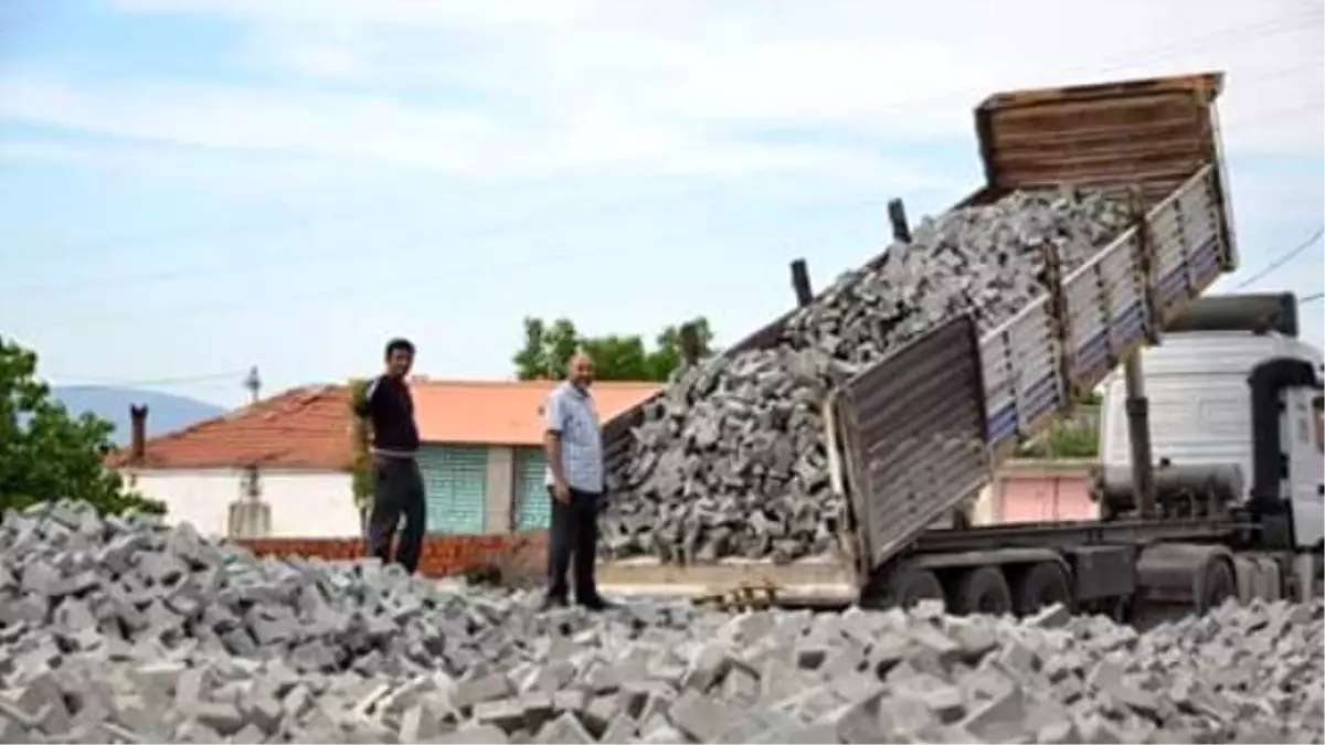 Büyükşehir\'den Turgutlu\'ya Parke Taşı Desteği