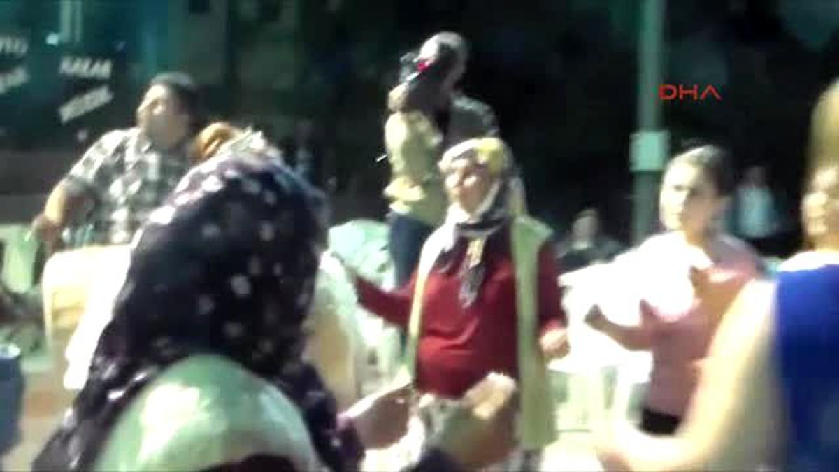 Çanakkale\'de Anneler Gününde Havva Anneye Çifte Gelin