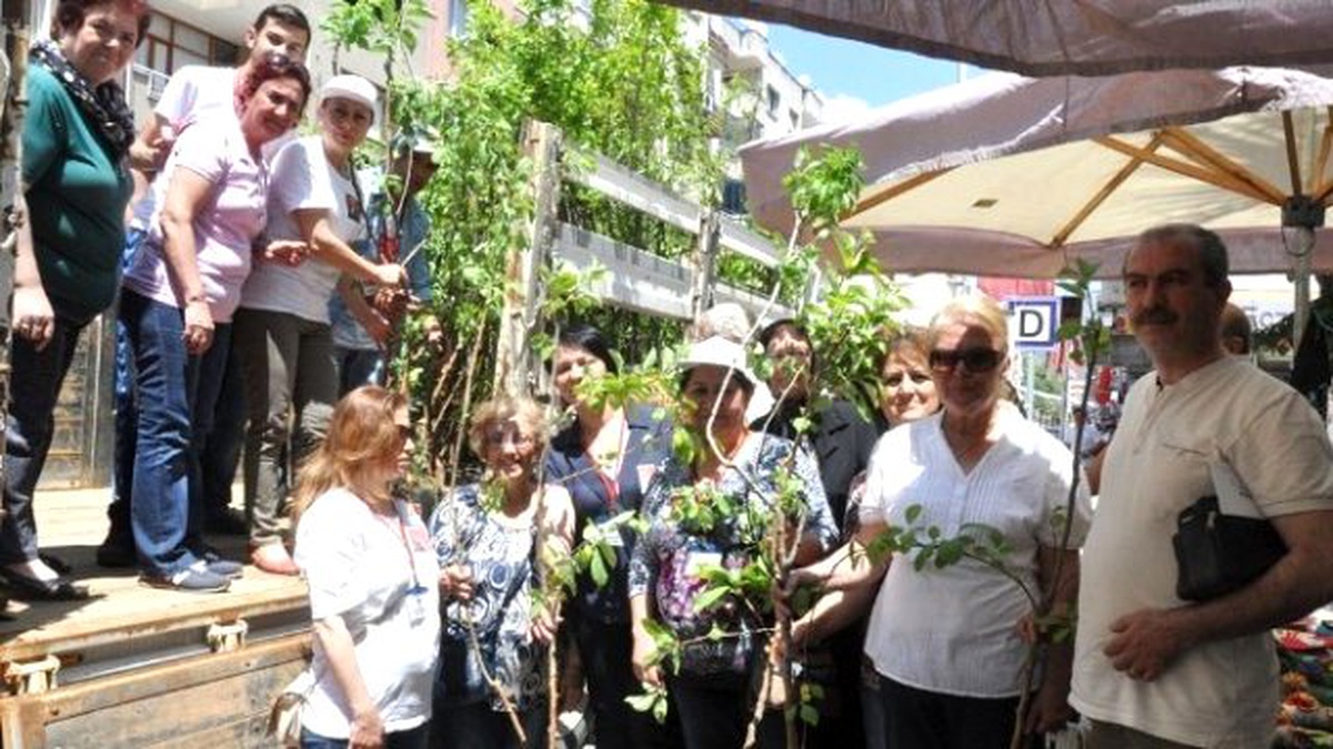 CHP Ödemiş Kadın Kollarından "Her Anneye Bir Fidan"
