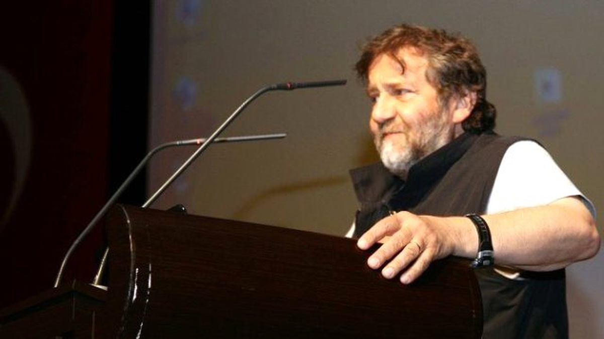 Coşkun Aral: "Bulunduğunuz Mekan Kutsaldır, Değerini Bilin"
