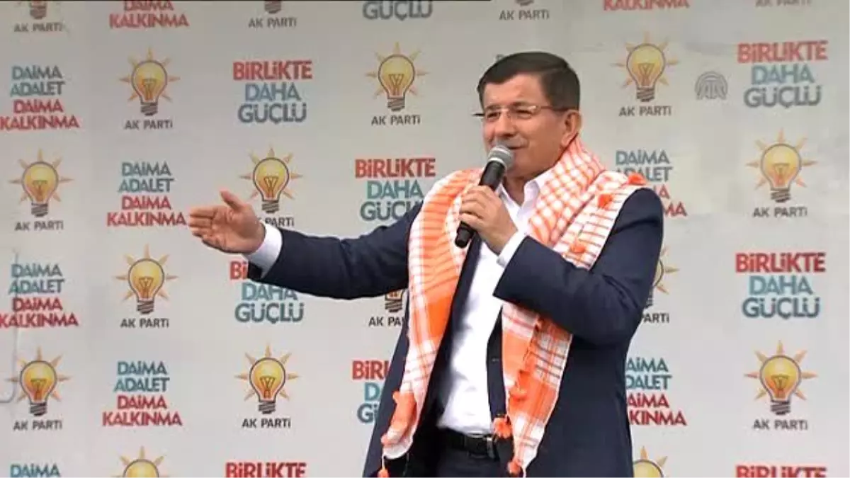 Davutoğlu: "Kimsenin AK Parti\'nin Şerefiyle Oynamasına İzin Vermeyiz"