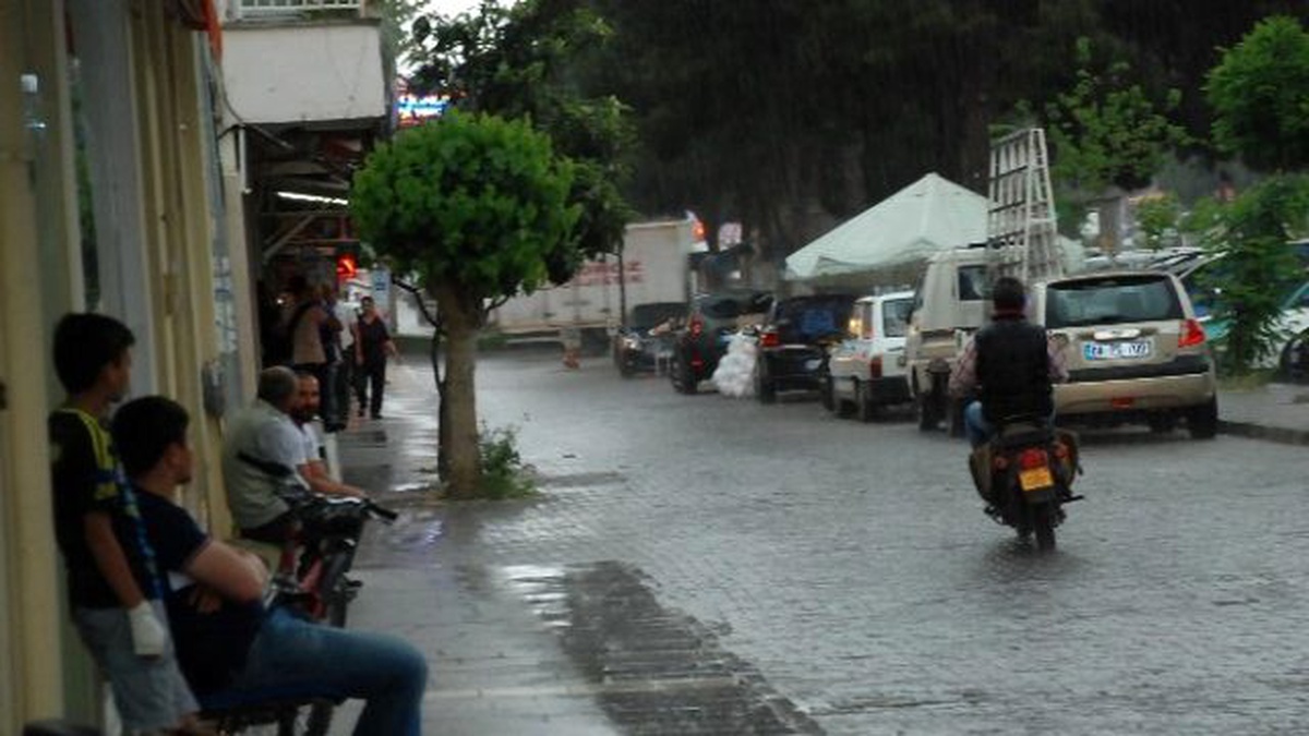 Didim Yağmura Hazırlıksız Yakalandı
