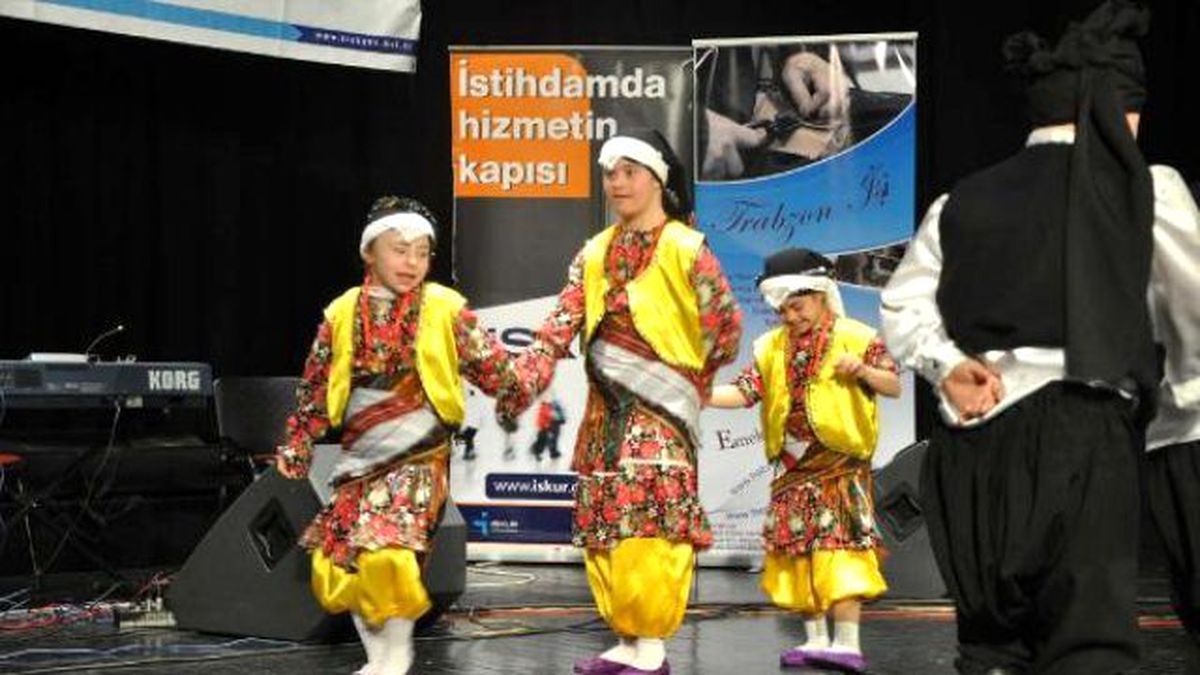 Engelliler Haftası, Trabzon\'da Horon ve Kolbastıyla Kutlandı