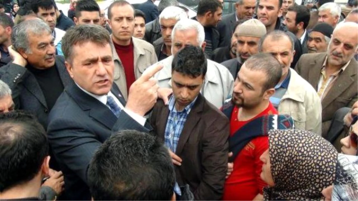 Erzurum\'da Konutzedelerin Eylemine MHP Adayı Destek Verdi
