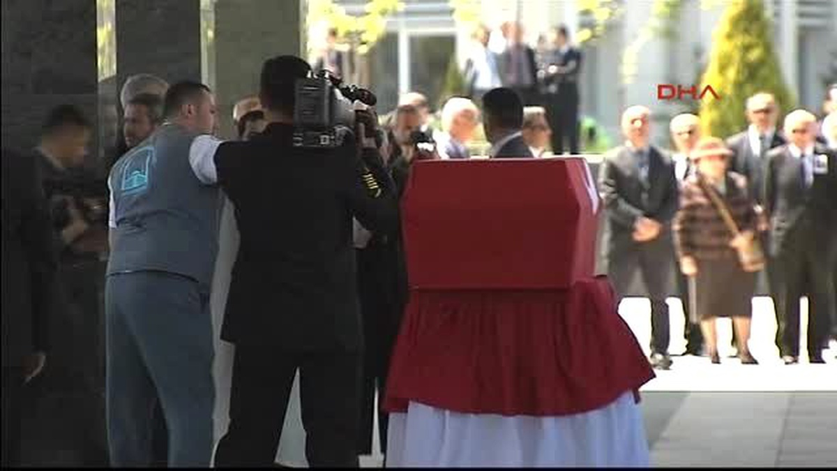 Evren\'in Cenazesi Ahmet Hamdi Akseki Camii\'ne Getirildi 3