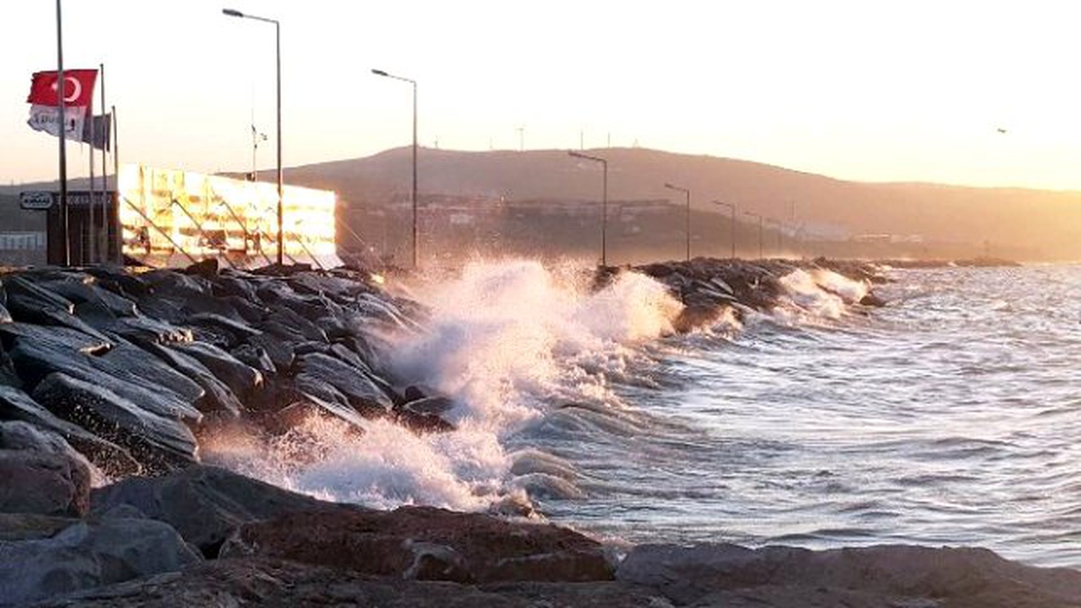 Fırtına, Deniz ve Hava Ulaşımını Etkiliyor