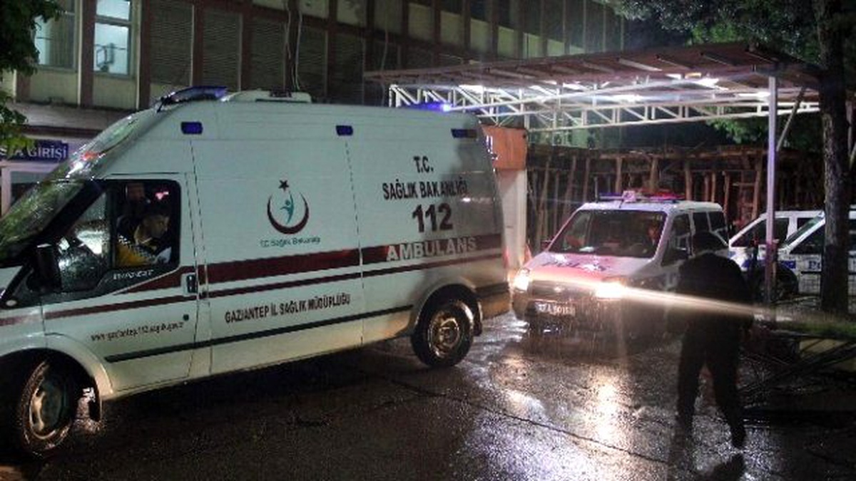 Gaziantep\'te Apartman Sakinleri Arasında Bıçaklı Kavga: 4 Yaralı