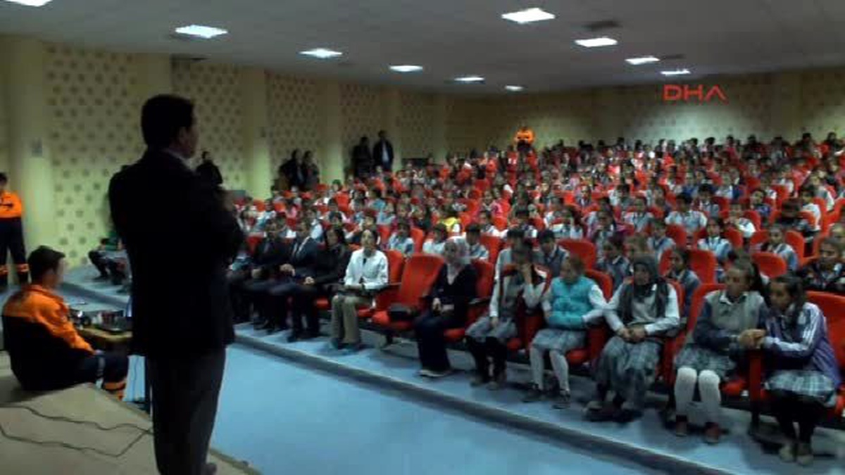 Hakkari Okuldaki Yangın Tatbikatı Habersiz Velileri Korkuttu