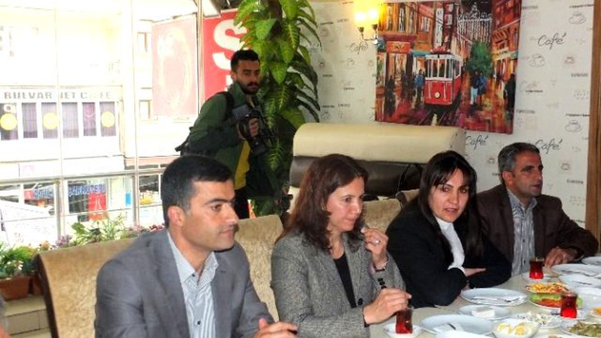Hdp\'liler Engellilerle Kahvaltıda Buluştu