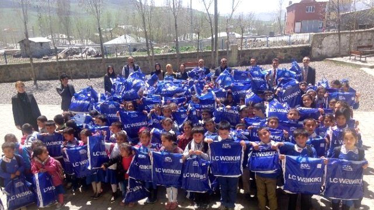 İlkokul Öğrencilerine \'23 Nisan\' Hediyesi