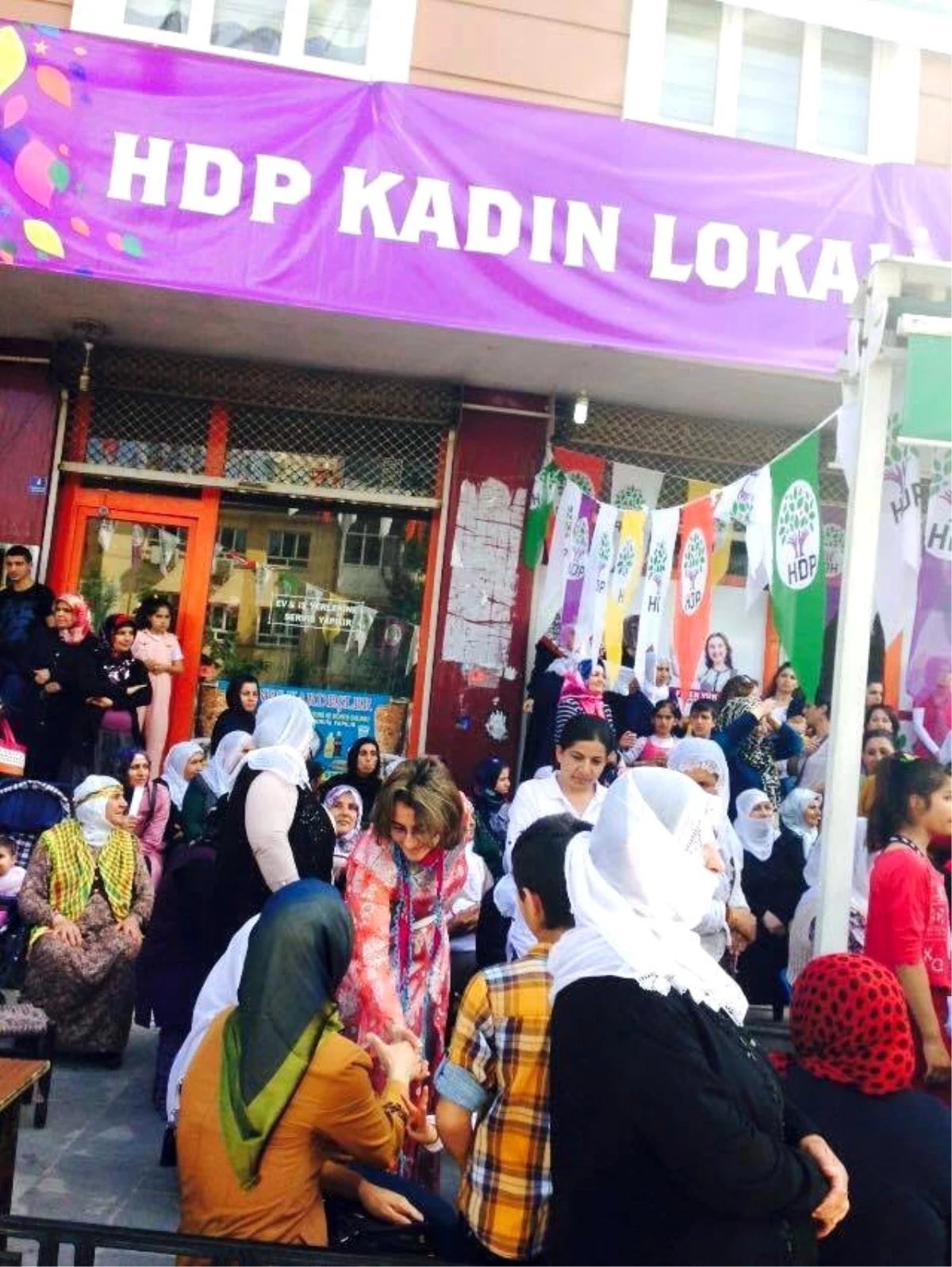 Kadınlara Has Seçim Lokali Açıldı