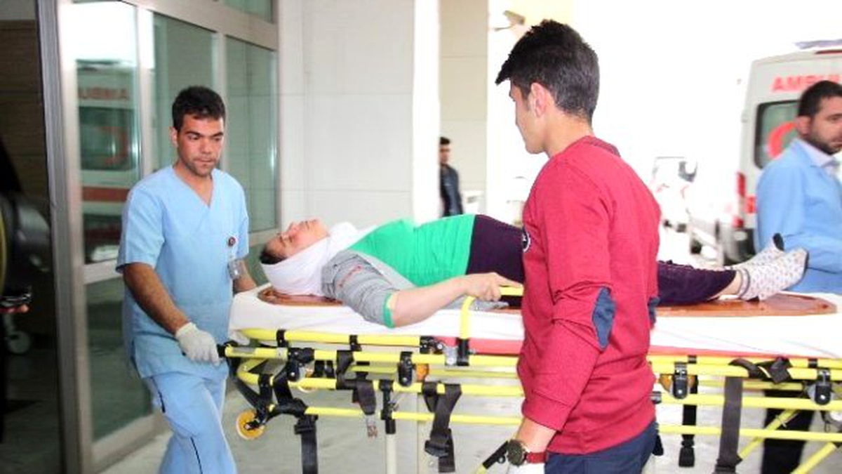 Karaman\'da İşçi Servisi Yoldan Çıktı: 22 Yaralı