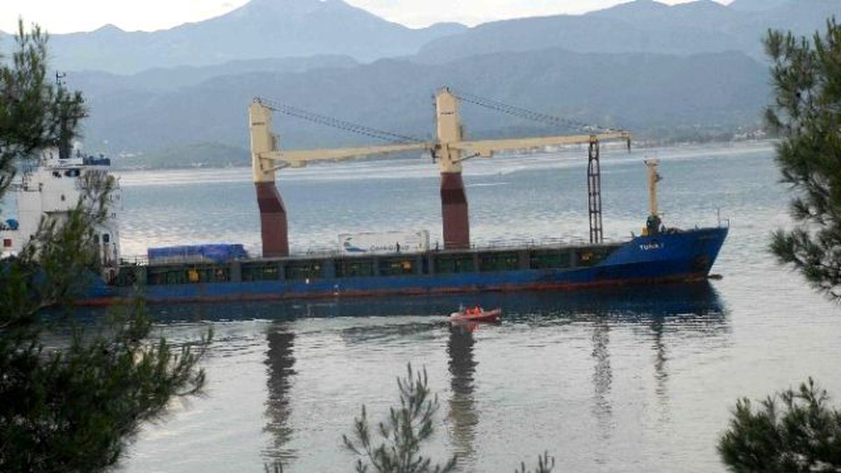 Libya\'da Vurulan Türk Gemisi Fethiye\'ye Ulaştı