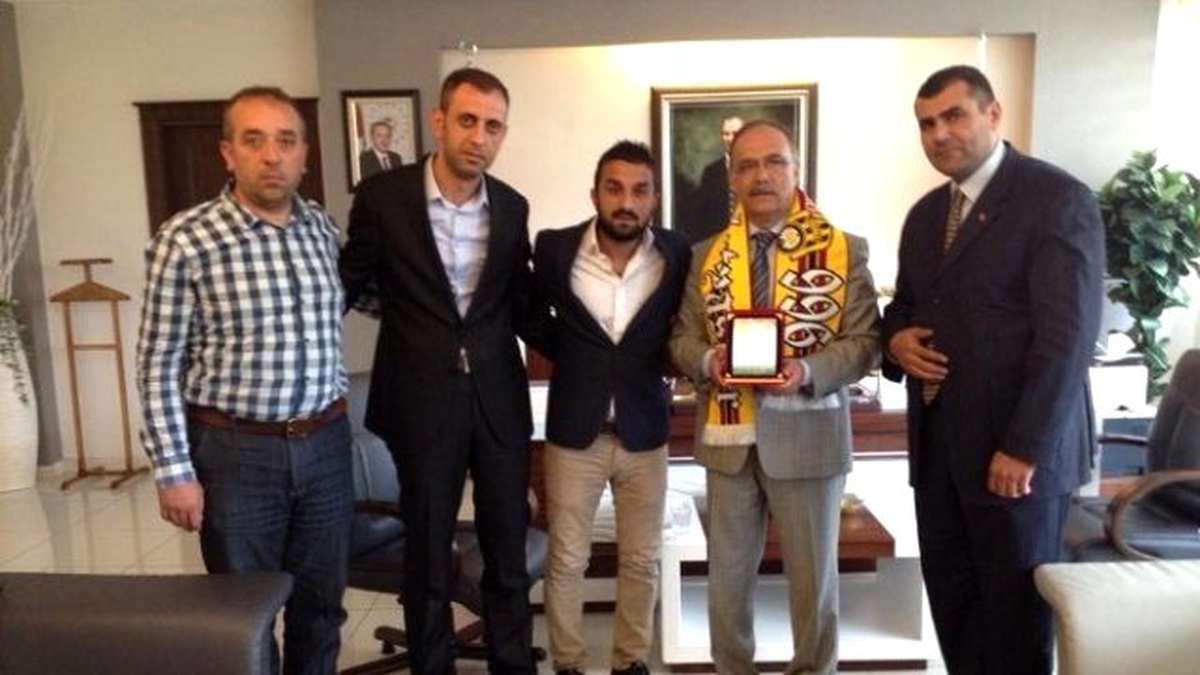 Malatyaspor Taraftarı, Rektör Çelik\'i Ziyaret Etti