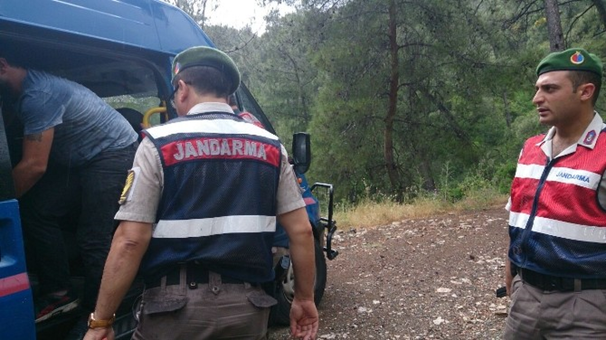 Muğla\'da Evin İçinde Hint Keneviri Serası