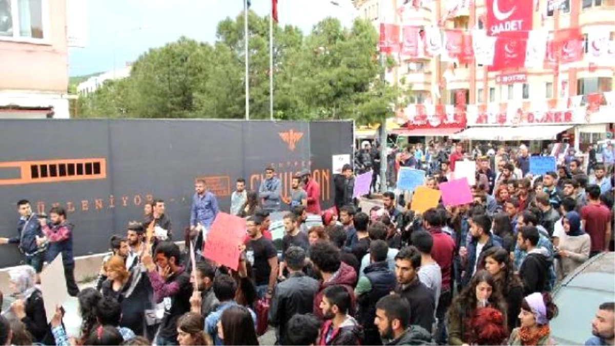 Muğla Üniversitesi\'nde Çıkan Olaylarda 10 Öğrenci Yaralandı