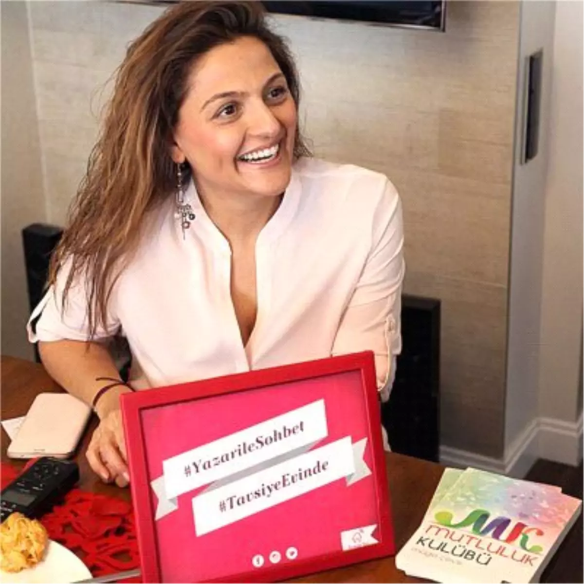 Mutluluk Kulübü, Tavsiye Evi\'nde