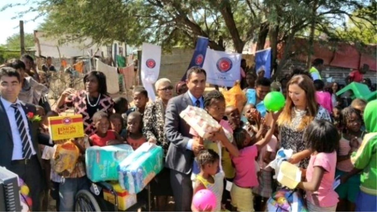 Namibya\'da Yetimhanede Yaşayan Çocuklara Destek